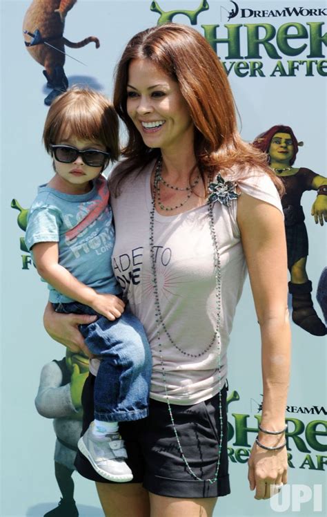 Photo Brooke Burke And Son Shaya Attend The Shrek Forever After