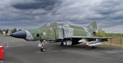 Mcdonnell Douglas F 4 Phantom Ii Photos History Specification