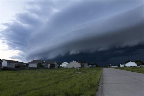 The Real Difference Between Wall Clouds And Shelf Clouds