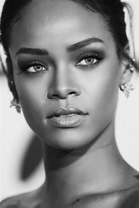 Pin By Sofijas On Face Rihanna Portrait Portrait Photography