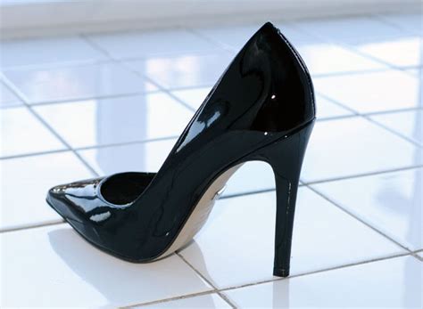 Buffalo Beyza Pointed Court Shoes In Black Patent Shoeperwoman