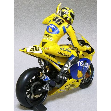 Yamaha Yzr M1 Moto Gp 2006 Valentino Rossi Avec Figurine Minichamps