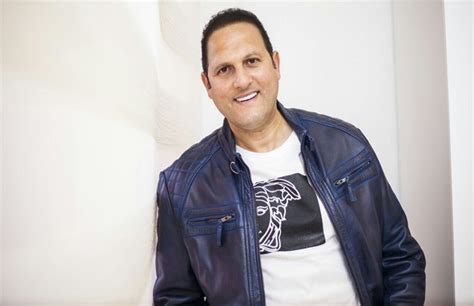 يتناول العمل في إطار درامي اجتماعي قصة من قصص المجتمع الصعيدي المصري. عماد زيادة يتعاقد رسميا على مسلسل نسل الأغراب - بوابة الأهرام