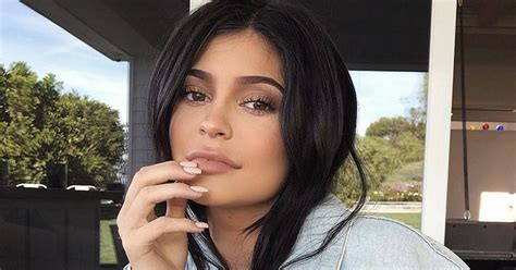 Kylie Jenners 360 Makeup Brushes Are Now On Sale And The Reviews Aren