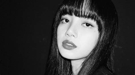 How much is 1 btc (bitcoin) in usd (us dollar). BLACKPINK's Lisa Captivates Fans' Hearts With A Black And ...