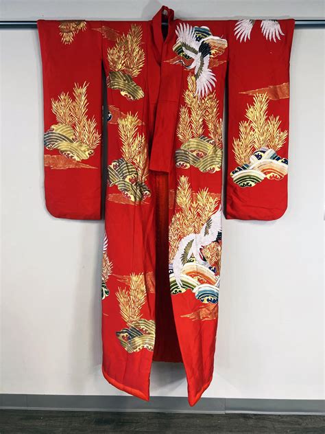 Embroidered Crane Kimono Sold At Auction On 30th December Bidsquare