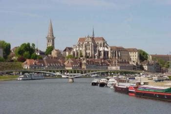 Calculez votre itinéraire jusqu'à auxerre ou depuis auxerre ou bien encore trouvez une rue grâce au plan d'auxerre. Circuit Auxerre | Auxerre