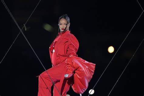 Rihanna Pregnant With Second Child Debuts Baby Bump During Super Bowl