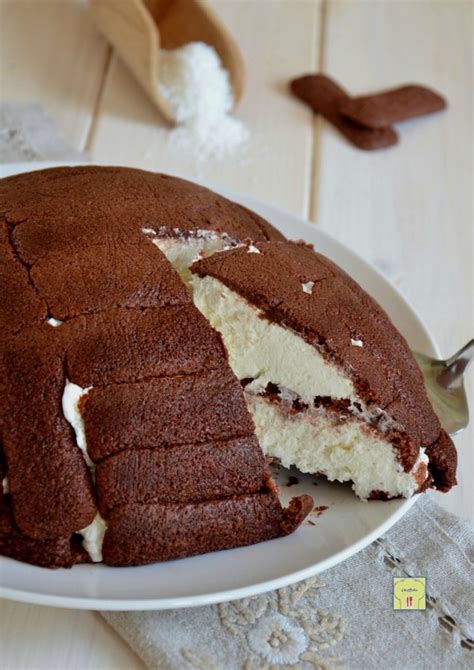 Lo zuccotto toscano o zuccotto fiorentino è un dolce tipico della pasticceria italiana. Zuccotto cioccolato e cocco, senza cottura, fresco e goloso