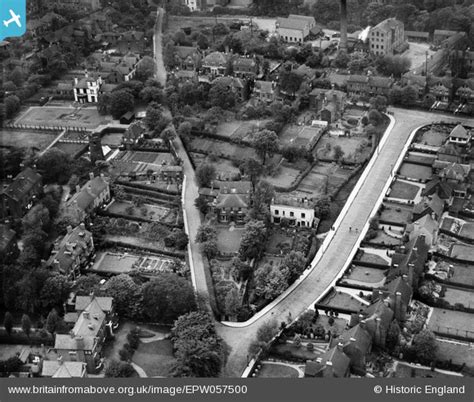 Epw057500 England 1938 Houses At The Junction Of Highgate Road And