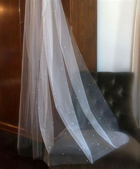 Scattered Rhinestone Beaded Wedding Veil Fingertip Length Veil With