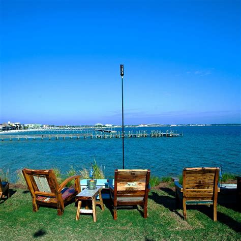 Snímek (fish house & atlas, pensacola): Red Fish Blue Fish is the newest outdoor waterfront ...