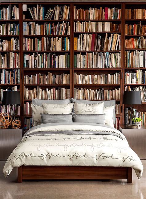 Bookcase Behind Bed Home Library Biblioteca Domestica Stili Di Casa