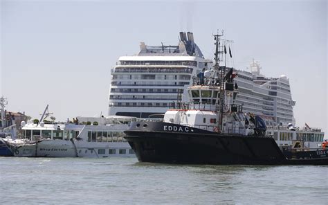5 Injured In Venice As Cruise Ship Slams Into Tourist Boat Ap News