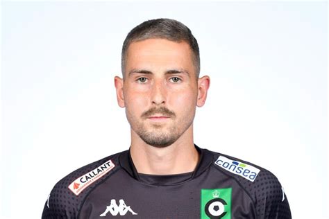 Professional footballplayer of cercle brugge ⚽️ kyana❤️ fighting against cancer. Miguel Van Damme papa - Sport 24/7