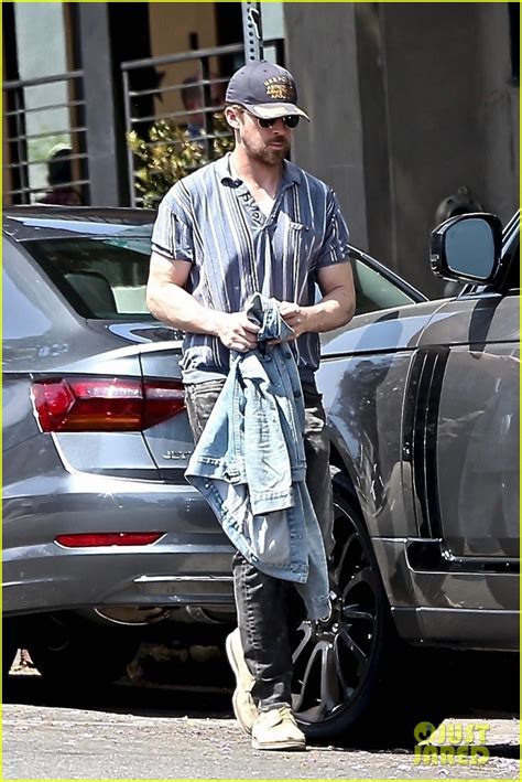 Ryan Gosling Bares His Biceps For Lunch At Little Doms Photo 4314640