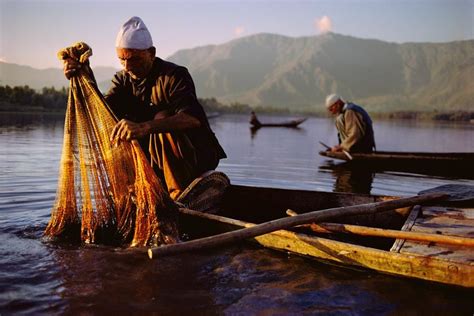 Fishermen Srinigar Kashmir By Steve Mccurry National Geographic Steve