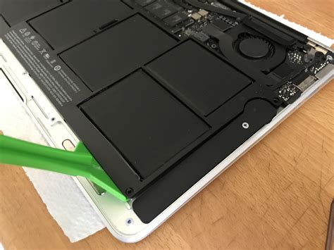 Apple verlängert sein kostenloses austauschprogramm mancher macbook pro akkus, die mitte 2012 oder anfang 2013 hergestellt wurden. MacBook Air 11 Zoll (2010-15) - Akku tauschen