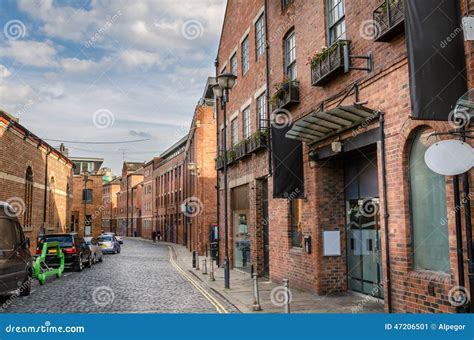 Cobbled Street Lined With Brick Buildings Stock Image Image Of Leeds