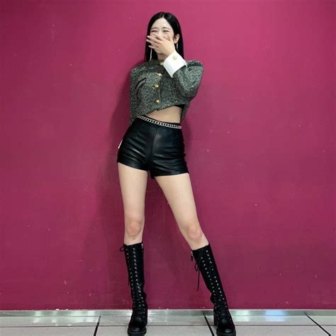 Yujin Ive Icon Lovely Legs Blackpink Lisa Iz One Celebrities Female Body Goals