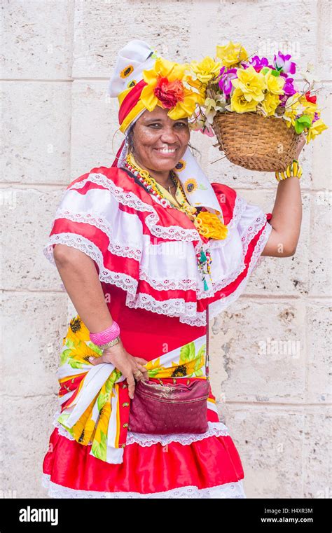 Vestido Tradicional Mujer Cubana Fotografías E Imágenes De Alta