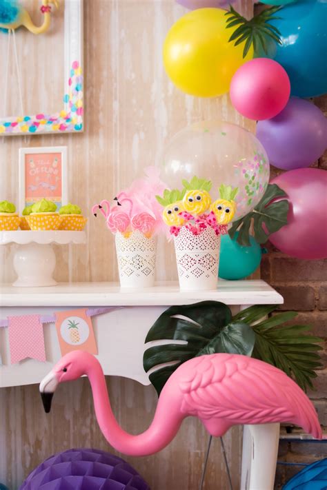 So much pink going on! Kara's Party Ideas » Flocks of Flamingos Birthday Party