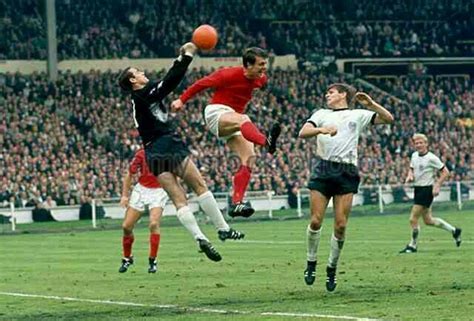 Das wembley tor kostete deutschland 1966 den weltmeistertitel. England 4 West Germany 2 in 1966 at Wembley. German keeper Hans Tilkowski punches clear in the ...