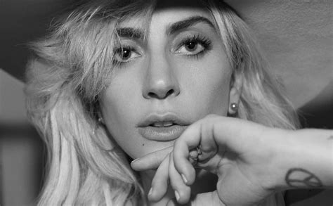 Lady Gaga Million Reasons Video Premiere ~ Booklet Music
