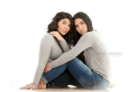 Pin By Felicia Reed Photography On Posing Mother Daughter Sisters Best Friends Mother