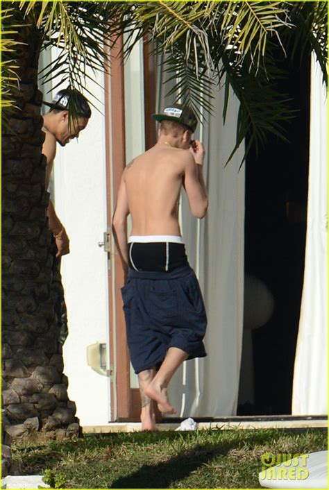 Justin Bieber Shirtless Underwear Clad In Miami Photo 2800361