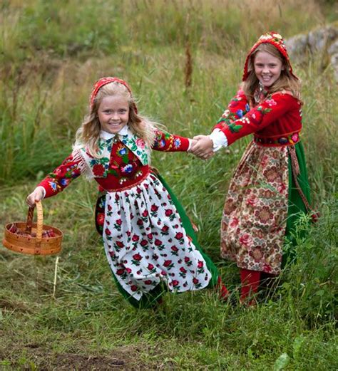 スウェーデン Old Style Costume Of Sweden Swedish Cottage Swedish Decor Nordic Cottage Sweden