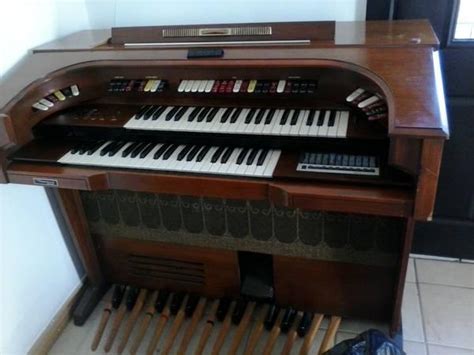 Thomas Electronic Organ Model 585 For Sale For Sale In