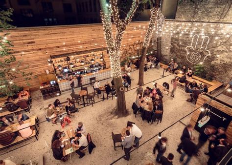 Desain Cafe Outdoor Minimalis