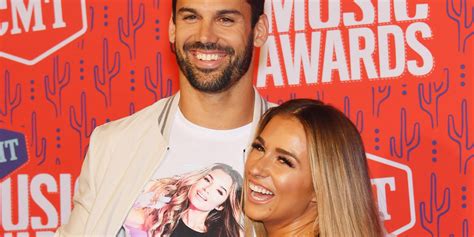 Eric Decker Wears Jessie James Deckers Face On His Shirt At Cmt Music Awards 2019 2019 Cmt