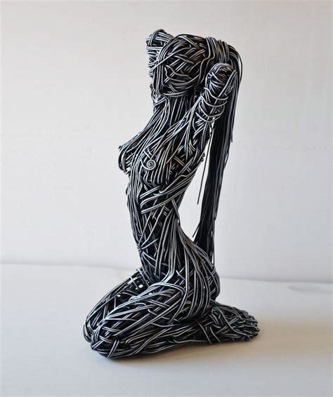 Artist Richard Stainthorp Creates These Breathtakingly Beautiful Wire Sculptures