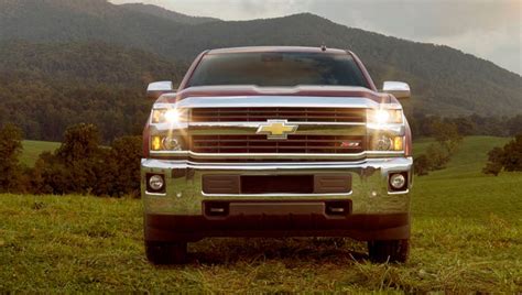 Chevy Gmc Unveil Redesigned Heavy Duty Pickups