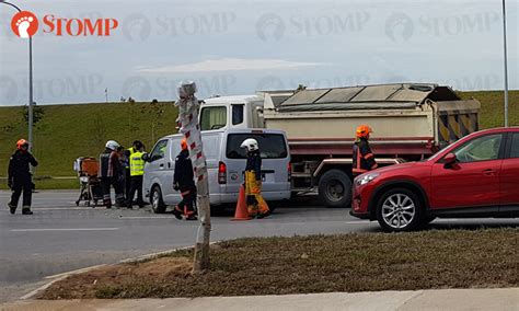 Asukohta kaardil public bank @ tanah merah. Another accident along Tanah Merah Coast Road, this time ...