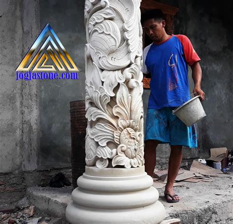 Batu alam menjadi salah satu pilihan yang tepat untuk di aplikasikan pada desain eksterior bangunan, karena batu alam tahan terhadap cuaca. Pilar teras ukir batu alam di Pati jawa tengah