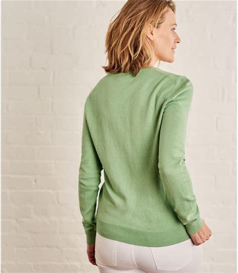 Chaque saison les intemporels pulls cachemire femme col v, col roulé et col rond sont déclinés dans plus d'une vingtaine de coloris. Perruche | Pull à col V - Femme - Cachemire & Coton ...