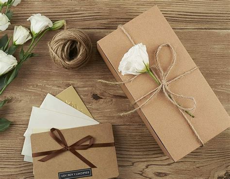 These small brown paper bags made of thick quality kraft paper ensure the sturdy bags won't be damaged while deliver and enjoy the food holding in your hand. 9x4.5x4.5 Inch Brown Groomsmen Kraft Paper Gift Boxes