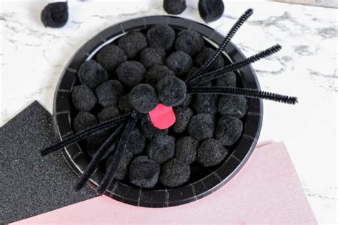 Make This Black Cat Pom Pom Plate Craft Mom Does Reviews