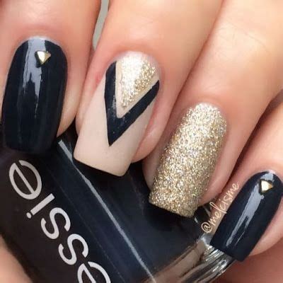 Uñas Negras con Dorado | Uñas negras, Uñas negras con ...