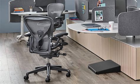 The remastered aeron only improves upon the original aeron's enduring legacy. Herman Miller Remastered the Aeron Chair | Cool Material