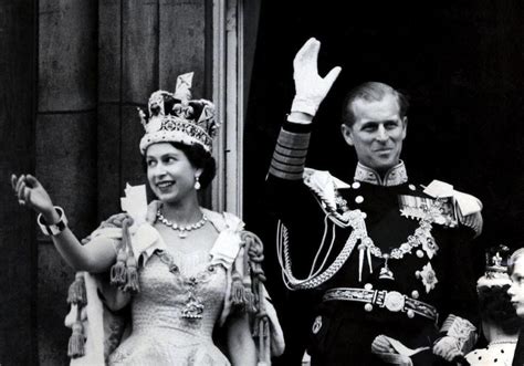 Per il suo compleanno (che festeggia il 21 aprile). I 70 anni di Elisabetta II e del principe Filippo insieme ...