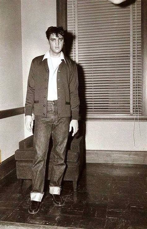 Sie war vier mal verheiratet. clintreno: "Elvis poses for a wardrobe check for King ...