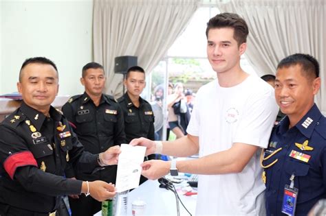 มิกค์ ทองระย้า สละสิทธิ์ผ่อนผัน ขอสมัครรับใช้ชาติเป็นทหารอากาศ อัปเดตล่าสุด 2 เมษายน 2561 เวลา 15:07:23 16,111 อ่าน "มิกค์ ทองระย้า"สมัครทหารอากาศผลัด2 : PPTVHD36