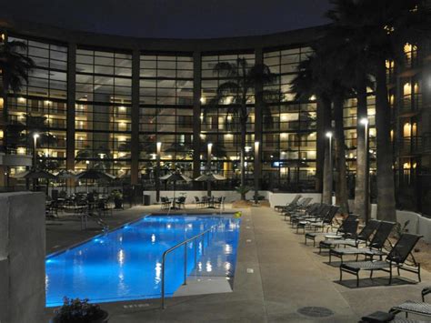 Best Price On Embassy Suites Phoenix Biltmore Hotel In Phoenix Az