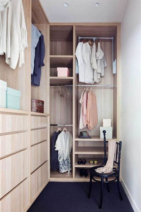 Organizer espandibile per armadio, con 2 barre appendiabiti a larghezza regolabile, che possono essere spostate in alto o in basso con incrementi di 2,54 cm. Come progettare la cabina armadio perfetta per qualunque spazio. | Armadio piccolo, Stanza degli ...
