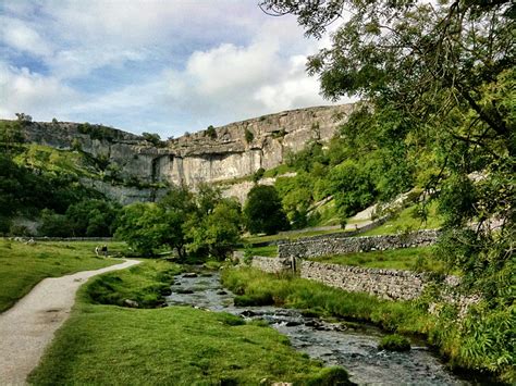 Malham Cove A Yorkshire Beauty Made By A Horse With Eight Legs