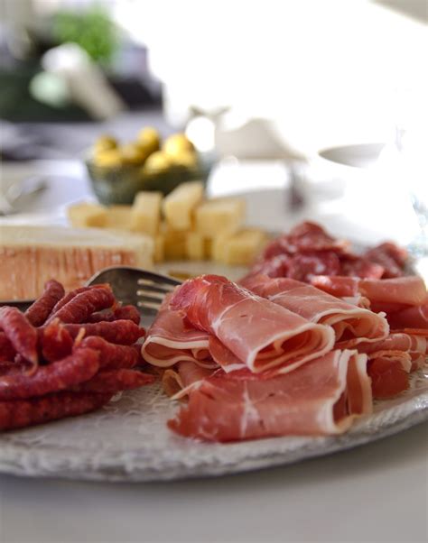 Raclette et charcuterie le duo que le monde nous envie